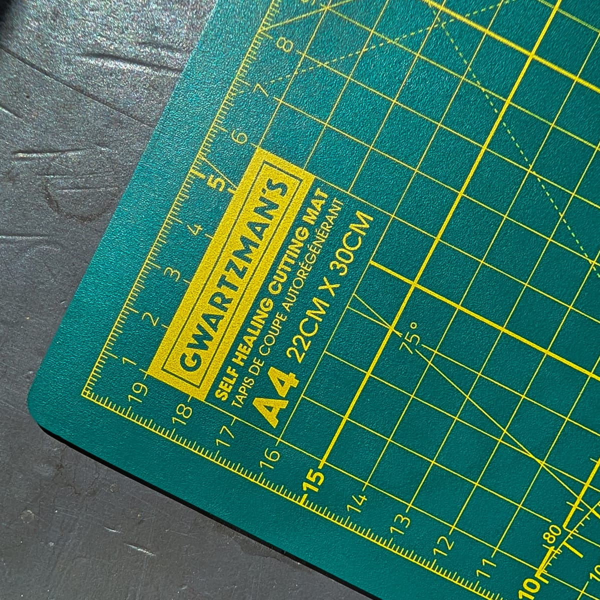 Gwartzman's Art Supplies Cutting Mat Gwartzman's - Self-Healing Cutting Mat - 9x12" - Green