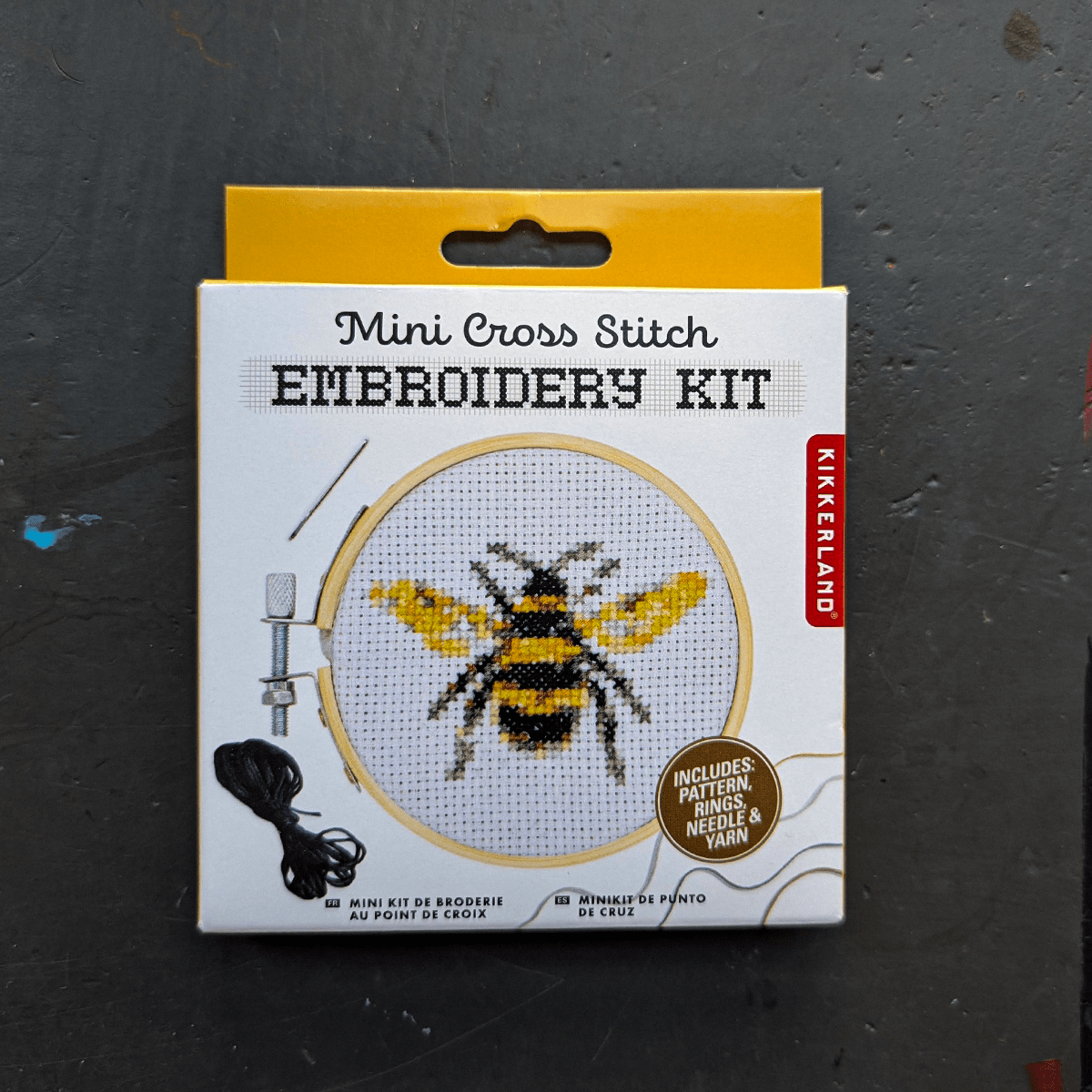 Kikkerland Design Inc. Needlecraft Kit Kikkerland - Mini Cross Stitch Embroidery Kit - Bee