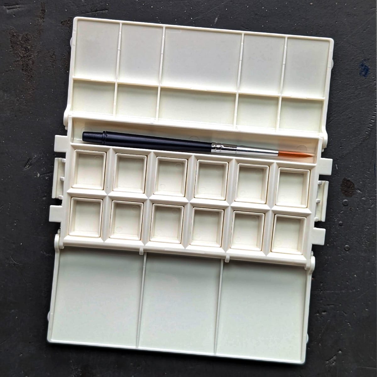 New Wave Palette - Plastic Portable Painter - Classic - Pocket Watercolour Palette