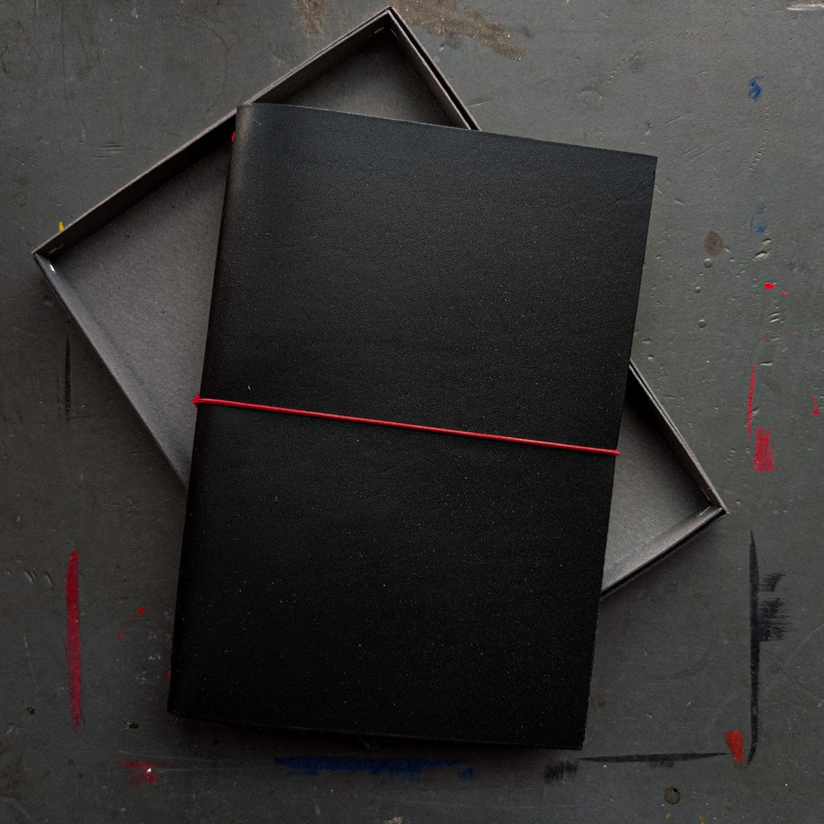 Paper Republic Notebook - Blank Paper Republic - Grand Voyageur - XL Leather Journal - Black