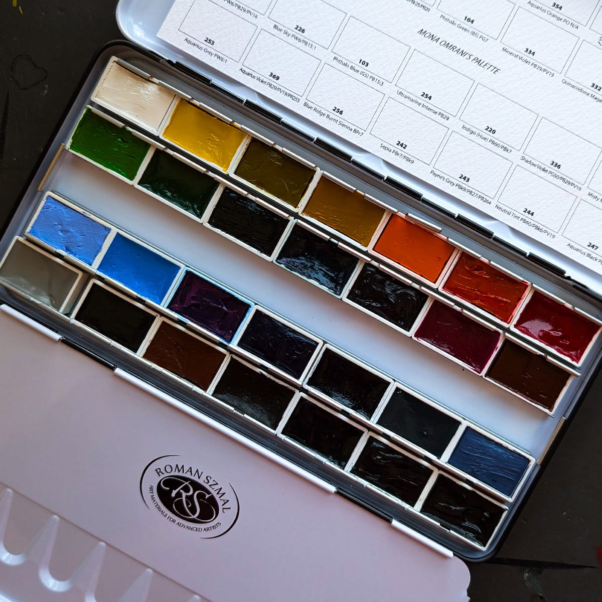 Roman Szmal Watercolour Set Roman Szmal - Aquarius Watercolour Set - Signature Master Set - Mona Omrani - 28 Full Pans